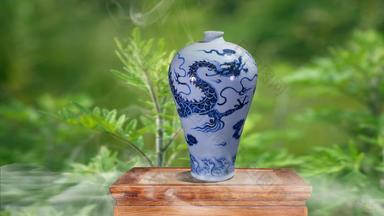 中国古代青花瓷龙纹梅瓶